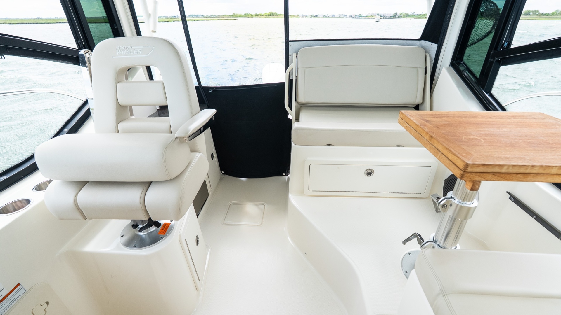 2020 Boston Whaler 325 Conquest