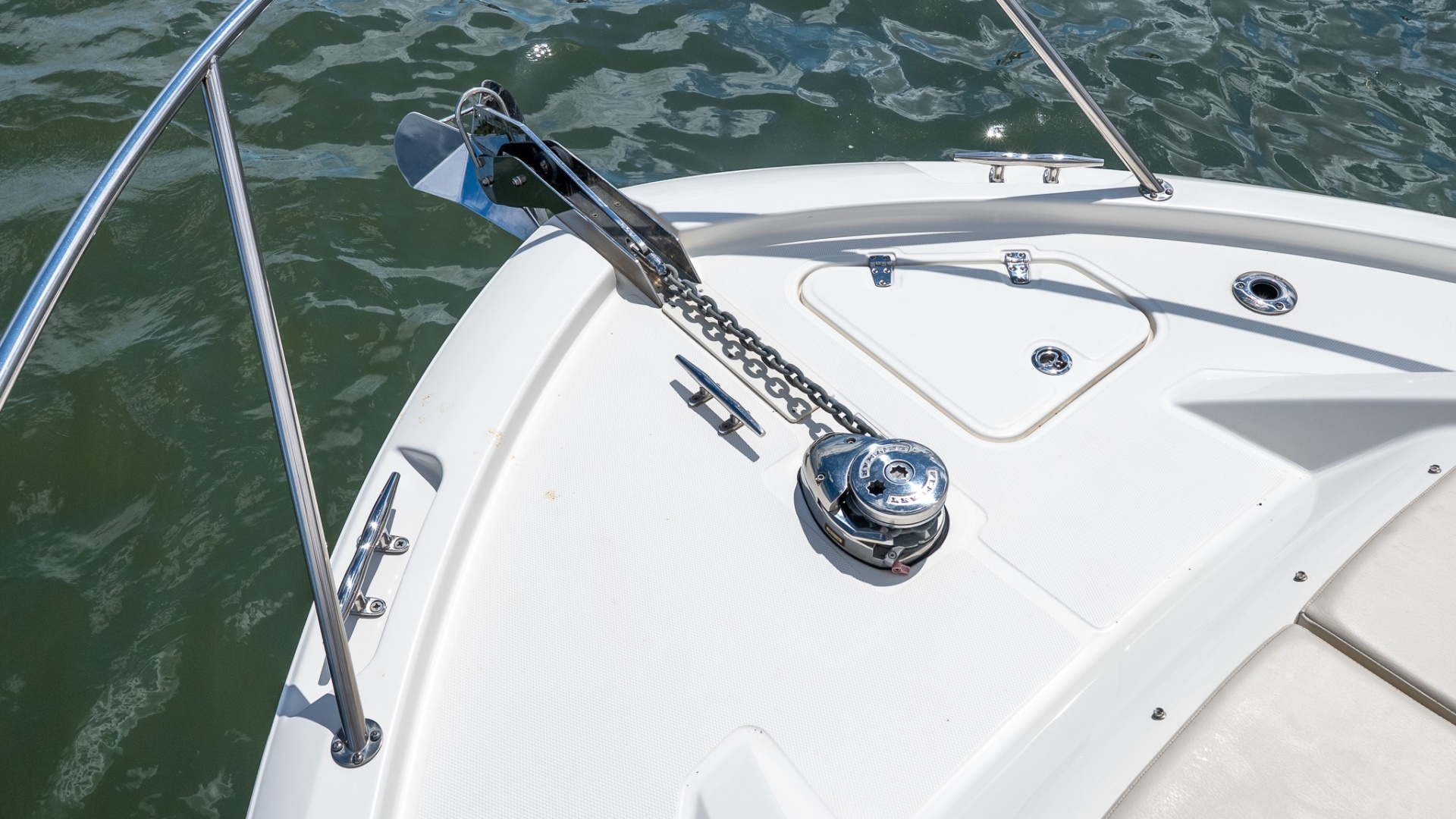 2020 Boston Whaler 325 Conquest