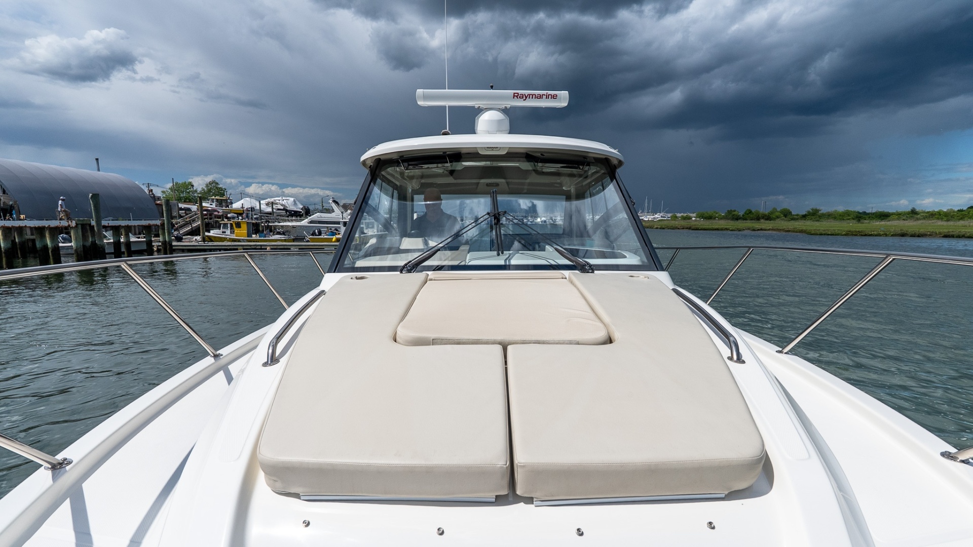 2020 Boston Whaler 325 Conquest