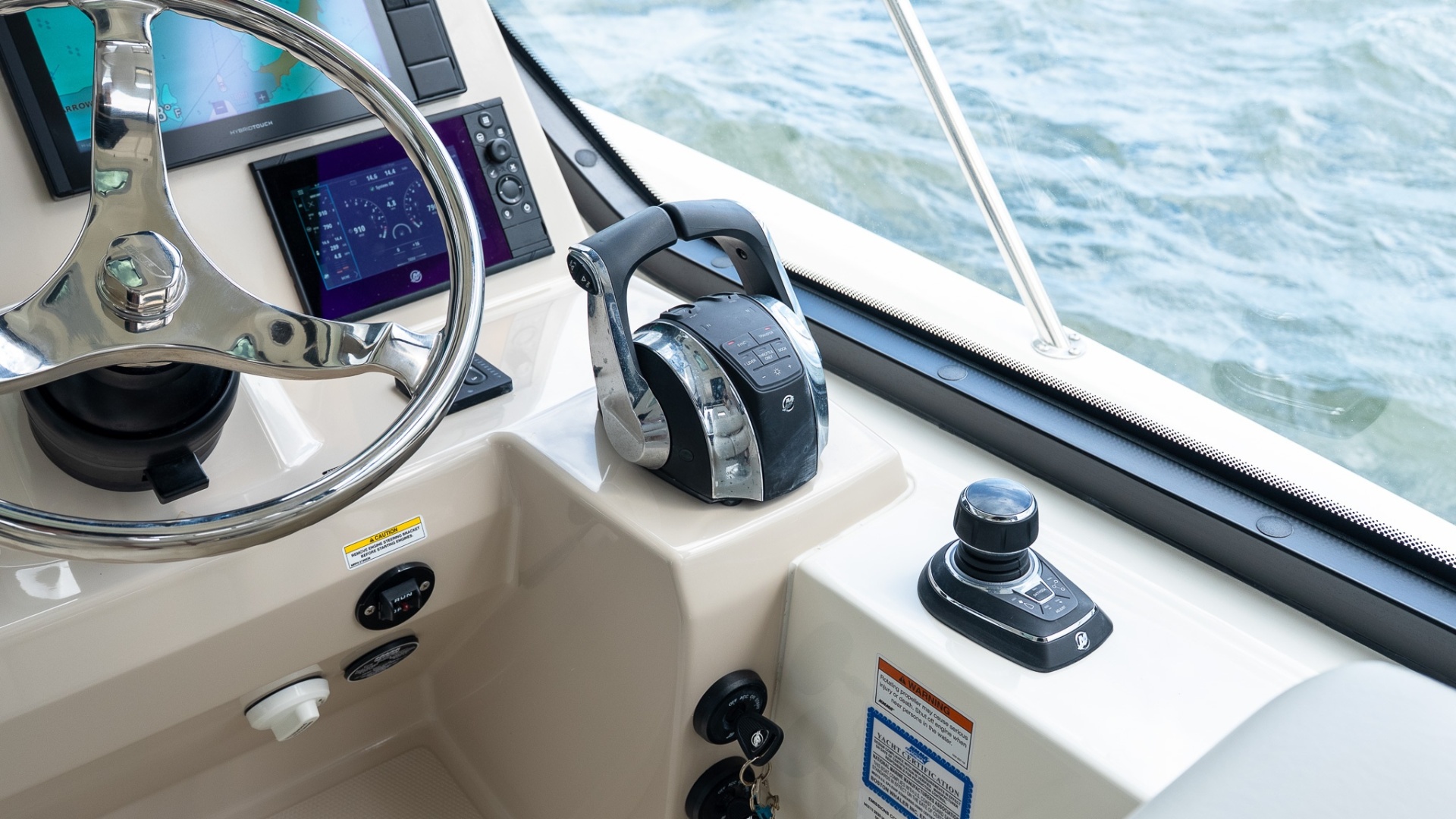 2020 Boston Whaler 325 Conquest