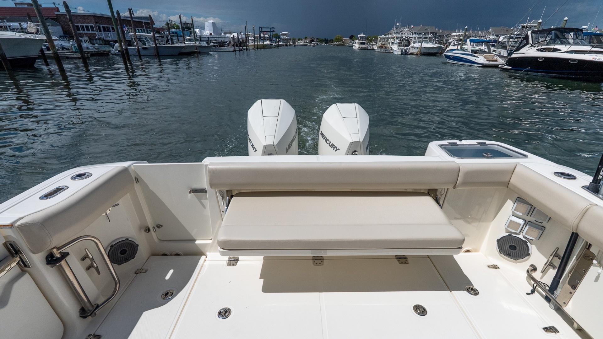 2020 Boston Whaler 325 Conquest