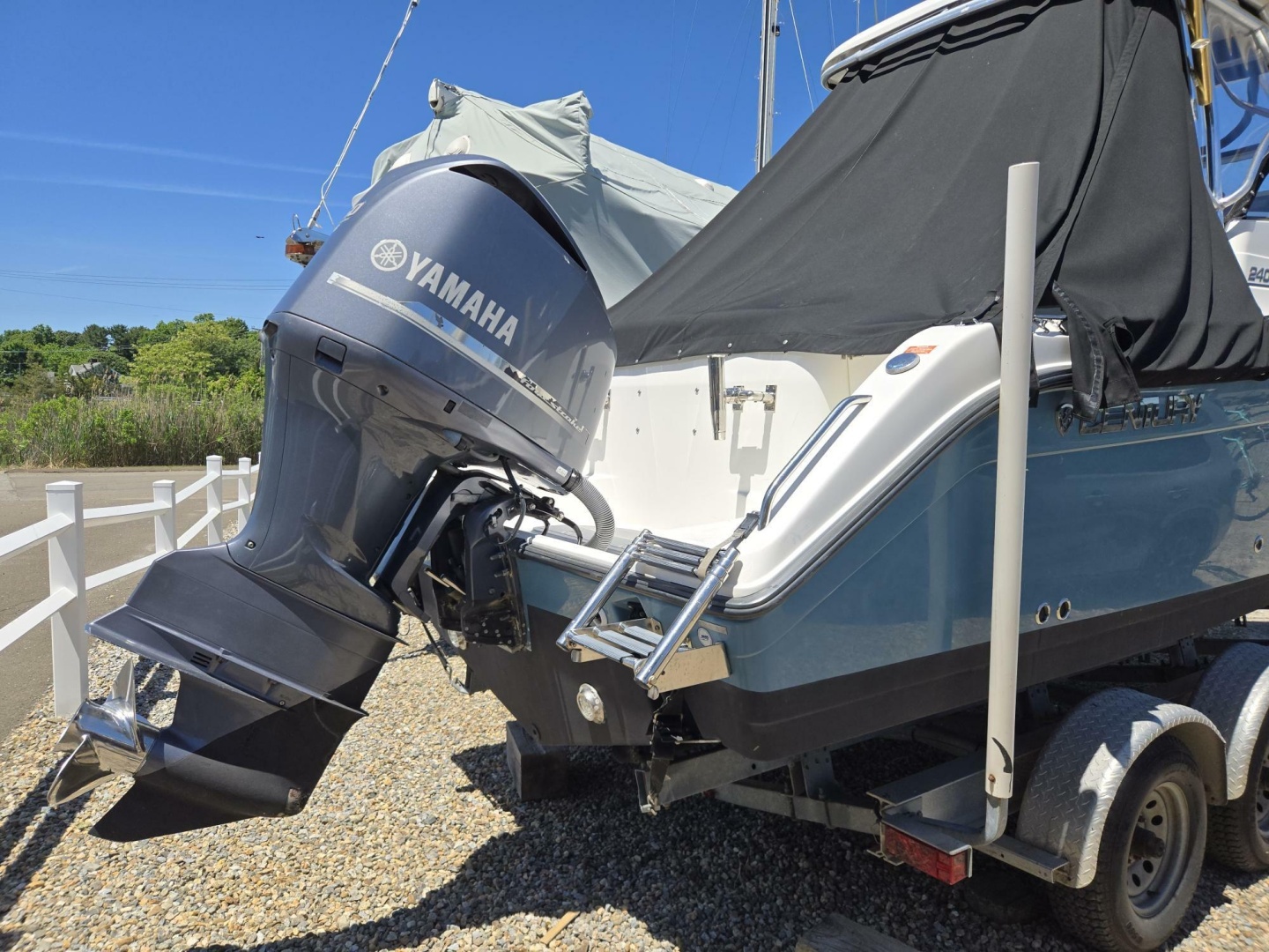 2009 Century 2400 Walkaround