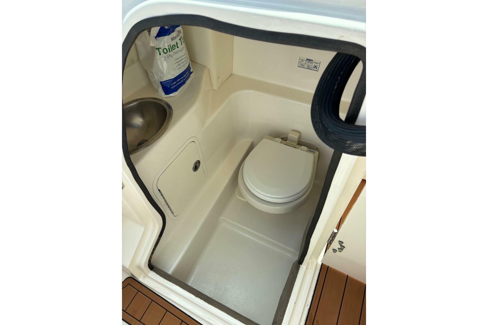 JUST ADD WATER 27ft Sea Ray Yacht For Sale