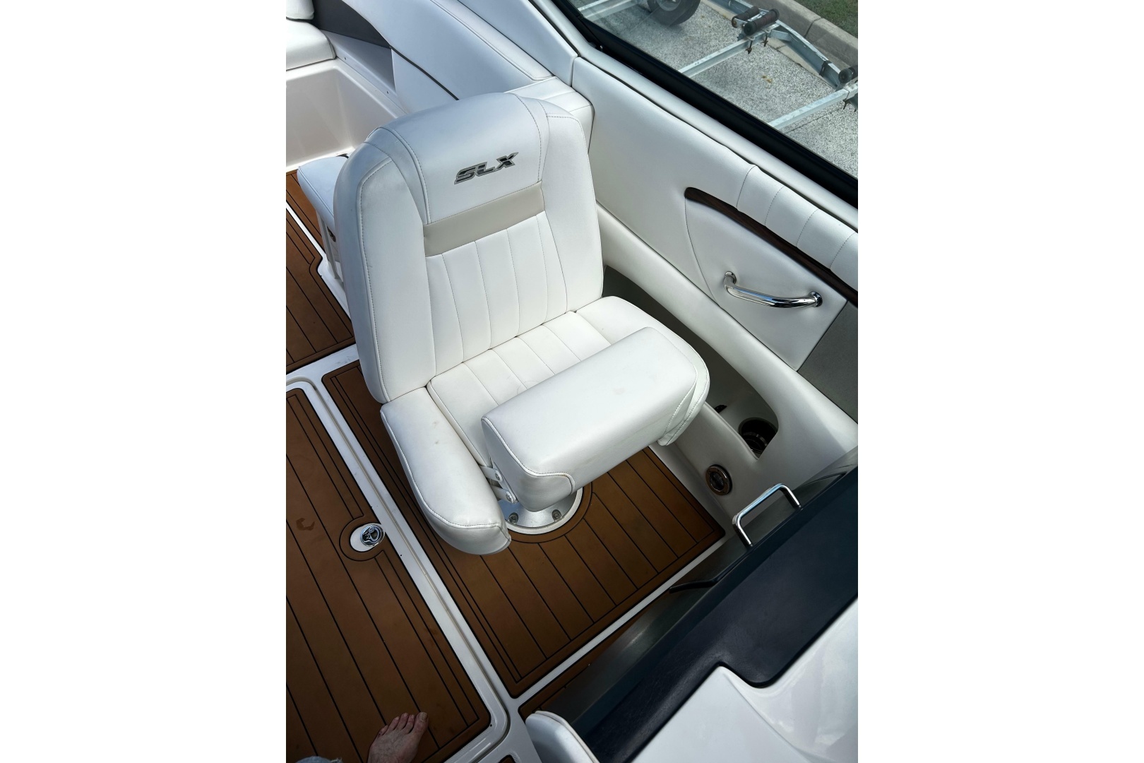 JUST ADD WATER 27ft Sea Ray Yacht For Sale