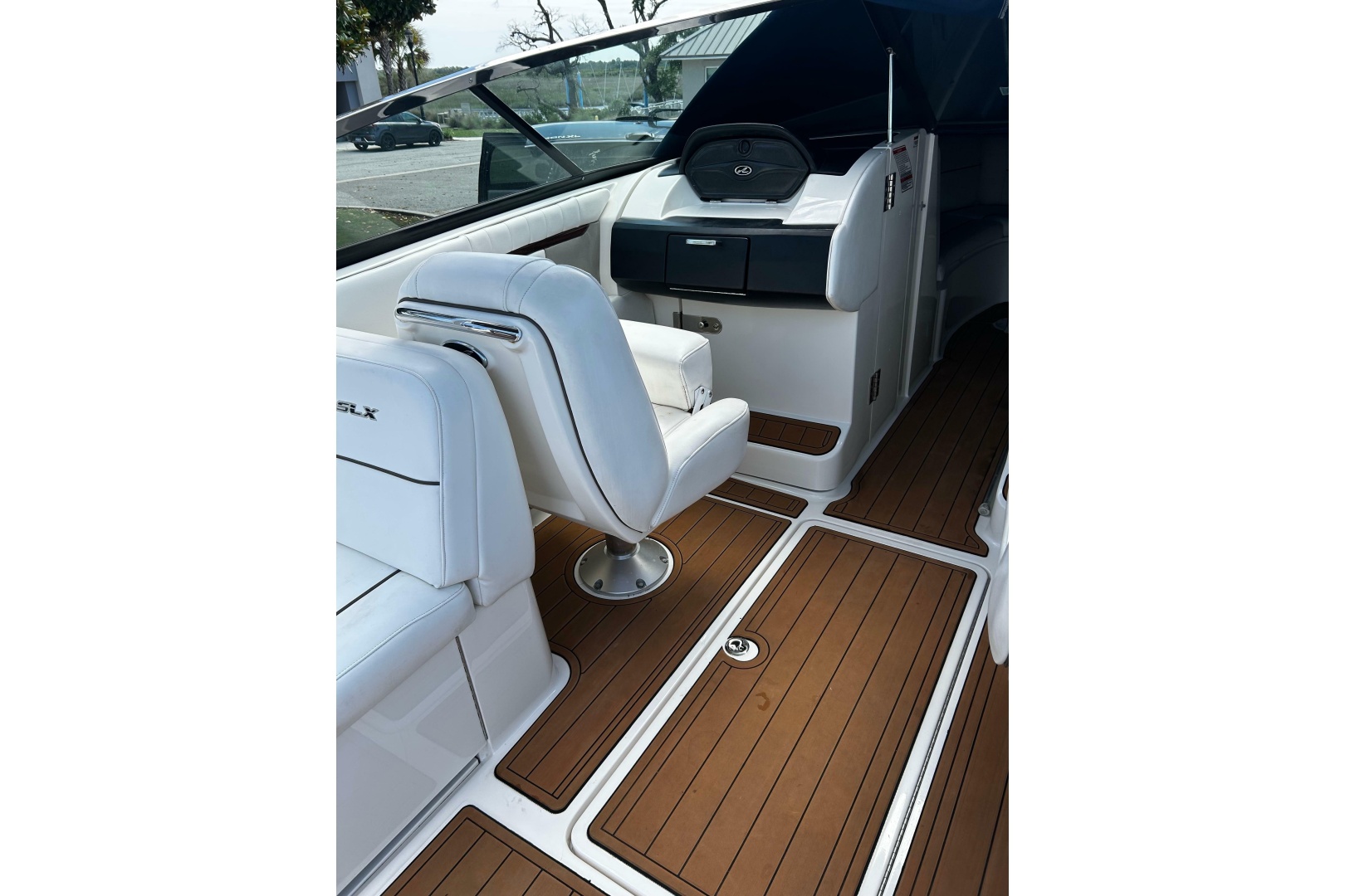 JUST ADD WATER 27ft Sea Ray Yacht For Sale