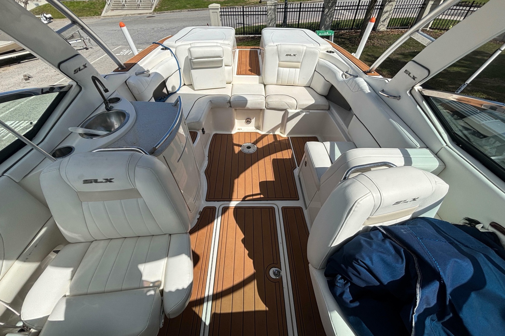 JUST ADD WATER 27ft Sea Ray Yacht For Sale