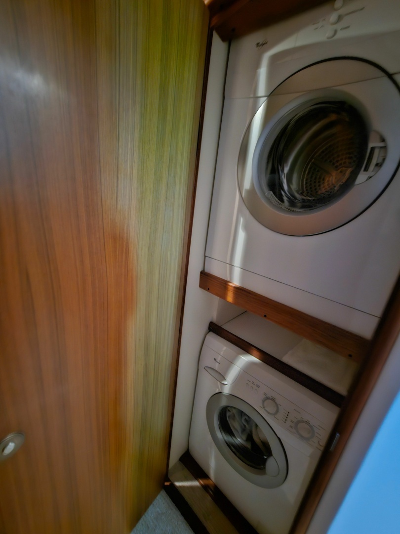 2010 Viking 64' Sportfish Convertible