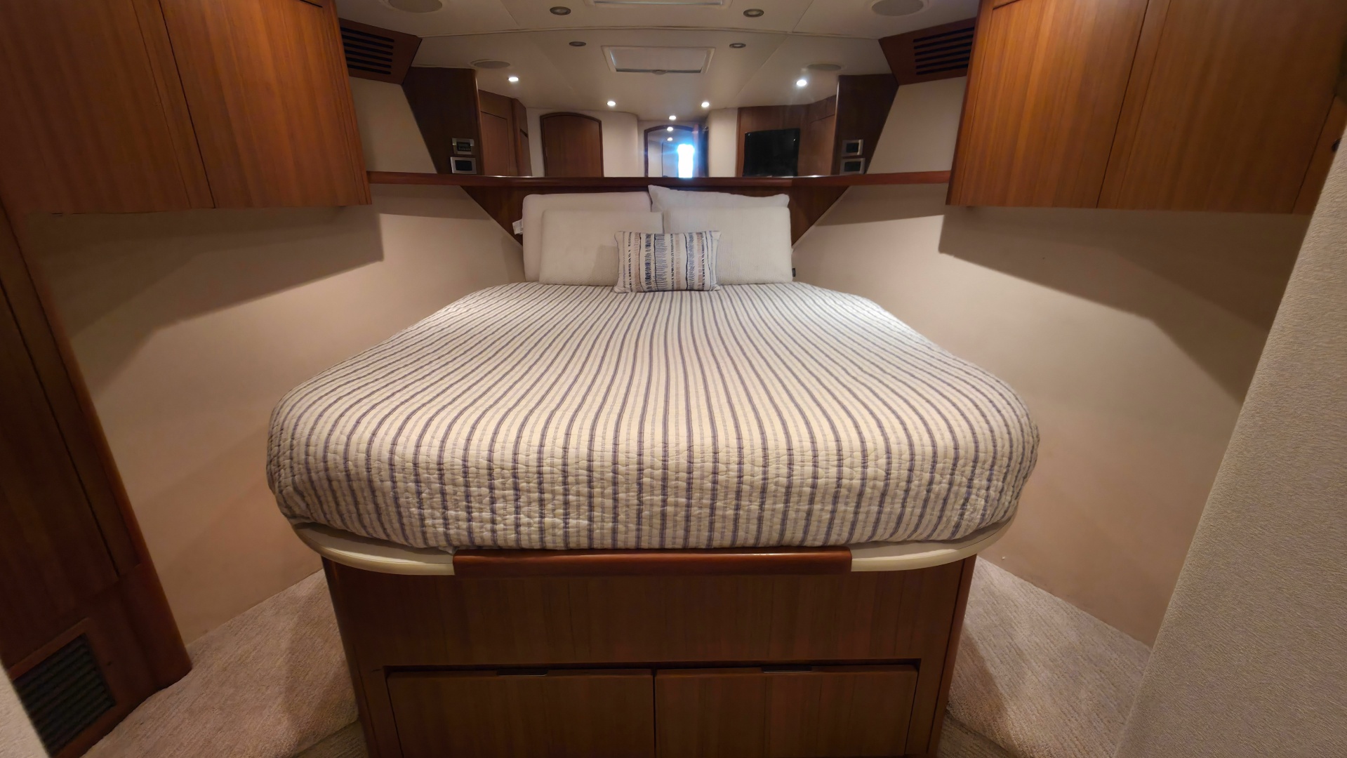 Safari 64ft Viking Yacht For Sale