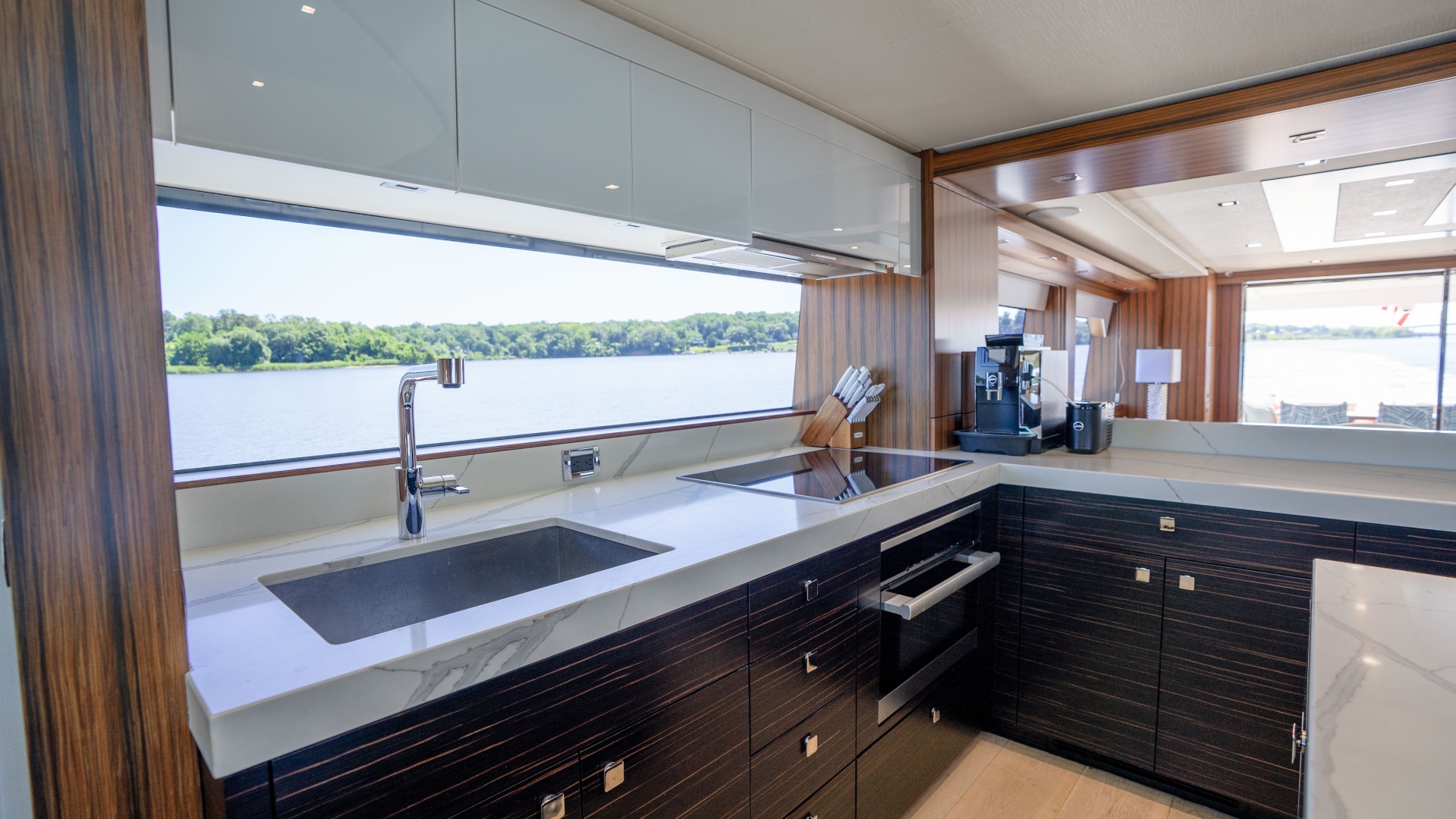 2021 Hatteras M75 Panacera