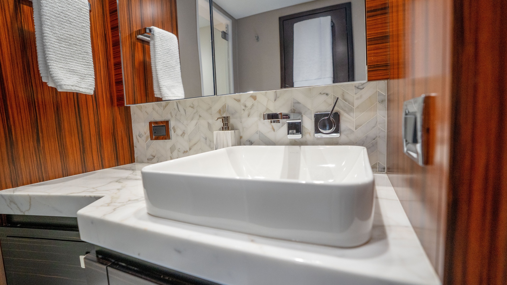 Hatteras M75 Panacera — Lovie - Photo 44