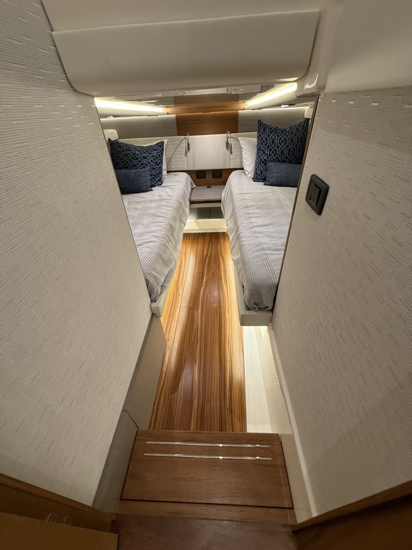 Tiara Yachts 48 LS — Papa Charlie - Photo 21