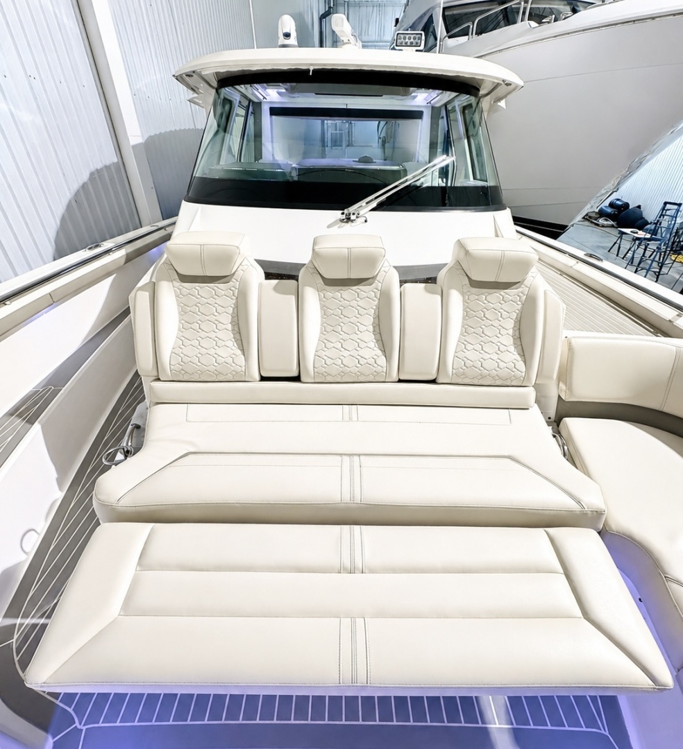 Tiara Yachts 48 LS — Papa Charlie - Photo 11