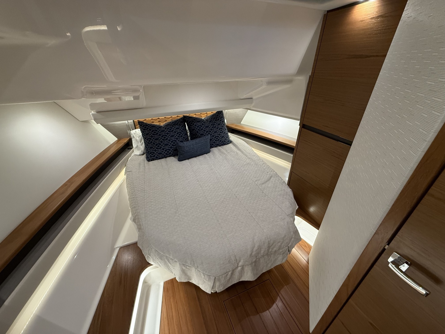 Tiara Yachts 48 LS — Papa Charlie - Photo 18