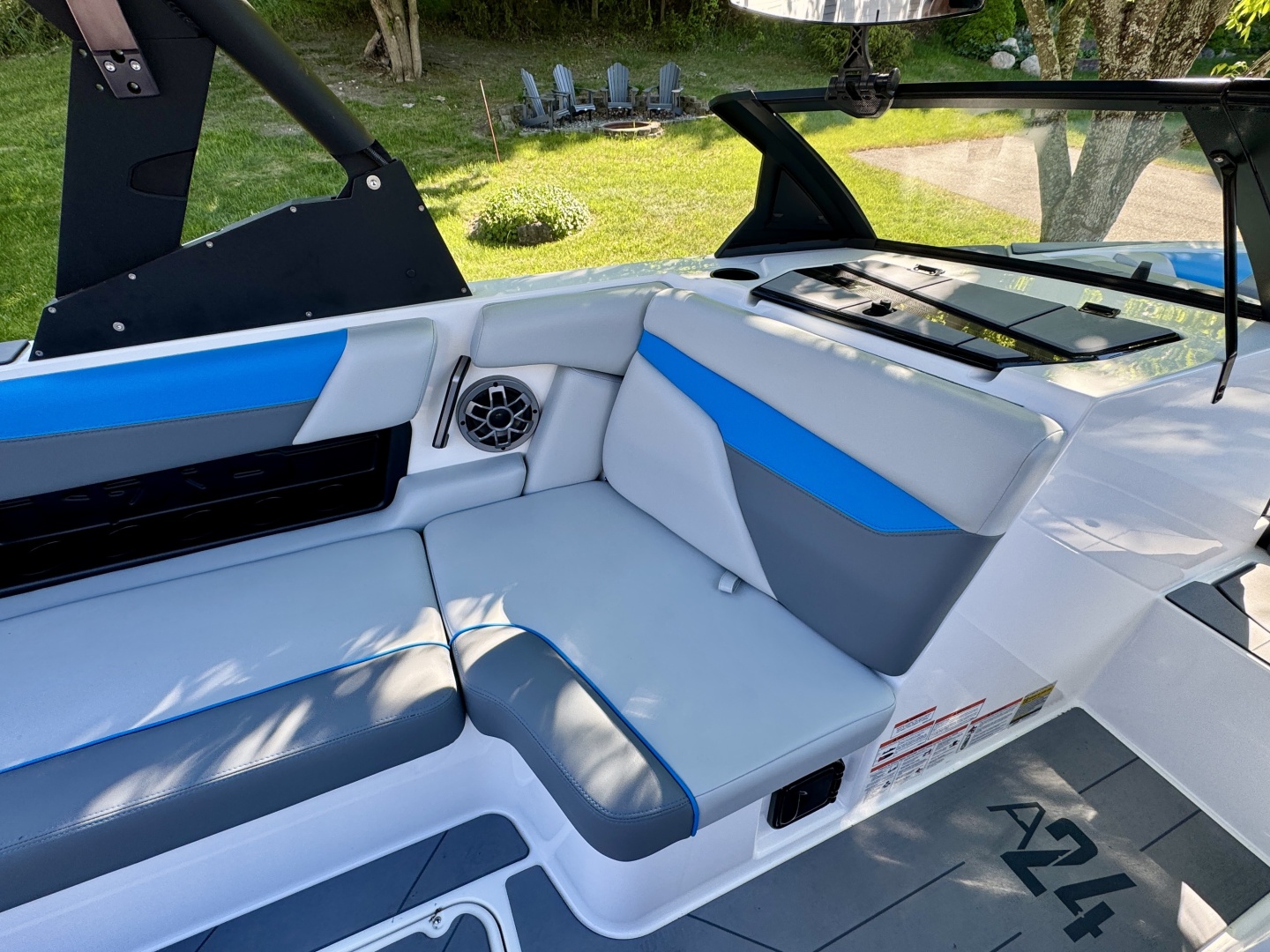 24ft Axis Yacht For Sale