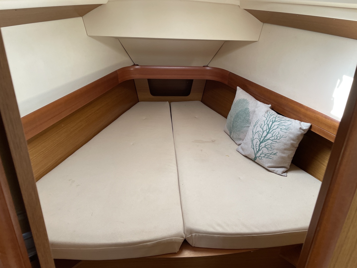 MOONSHINE 39ft Jeanneau Yacht For Sale