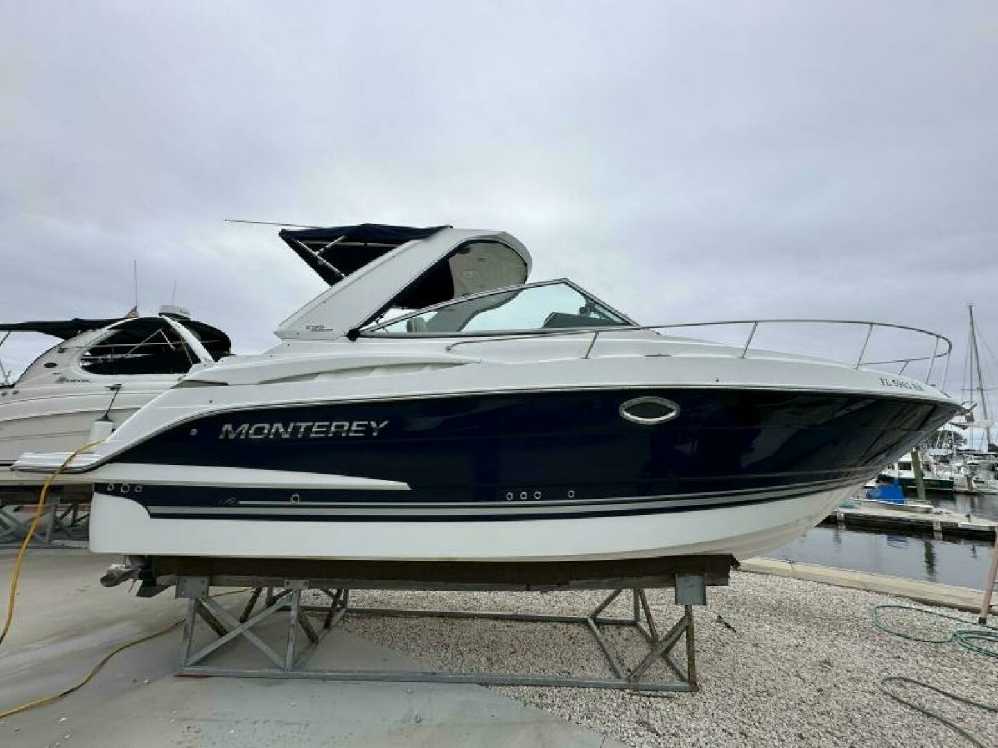 Monterey 295 Sport Yacht