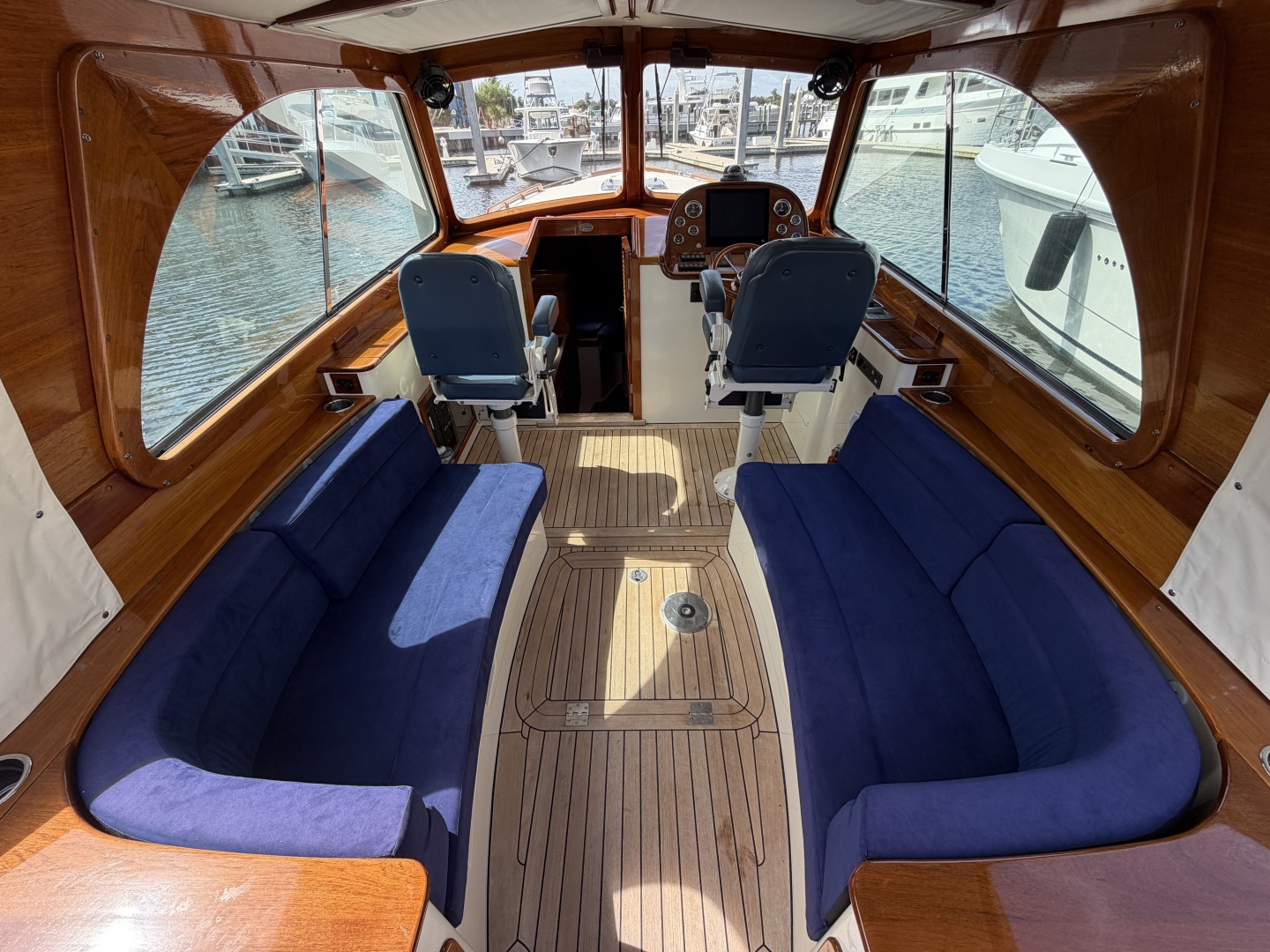 2009 Hinckley Picnic Boat 37 MKIII