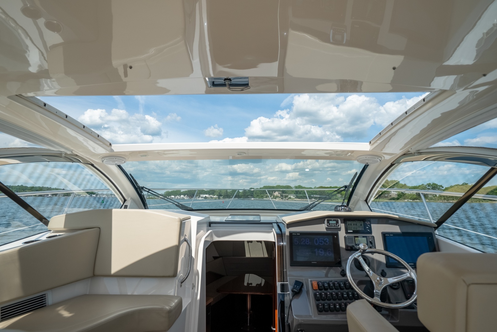 2015 Pursuit 365i SC