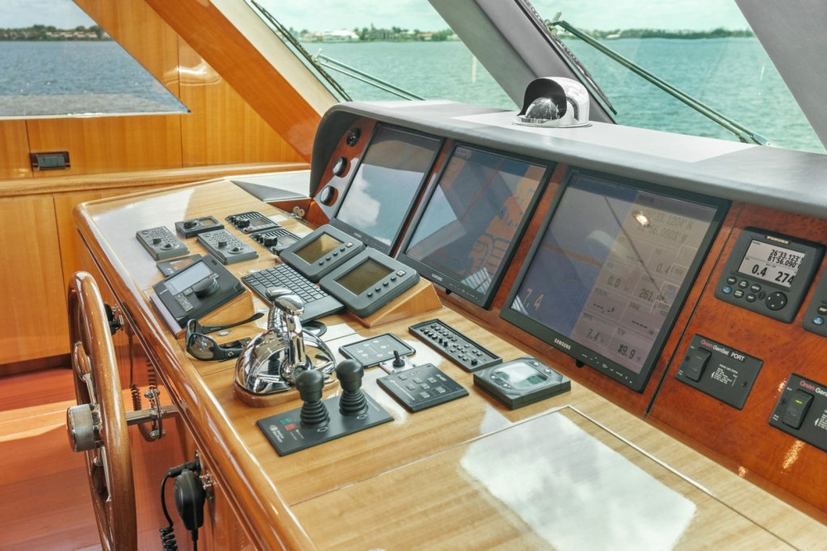 2005 Horizon 82