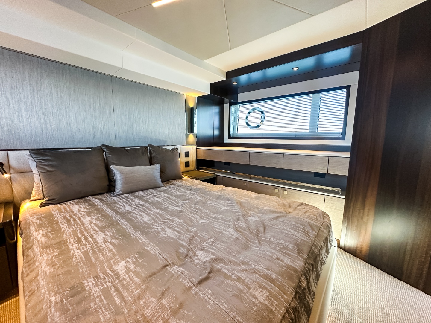 2024 Sunseeker 55 Manhattan