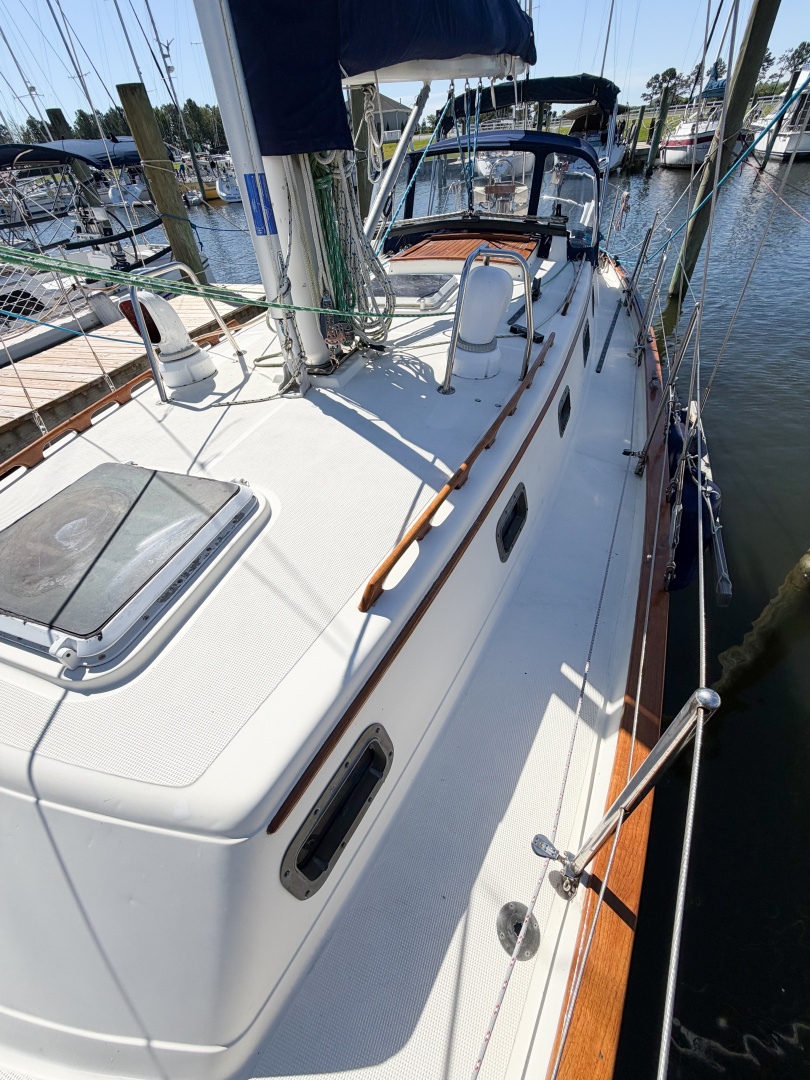1998 Pacific Seacraft 37