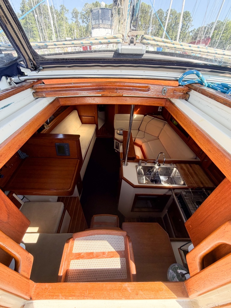 1998 Pacific Seacraft 37