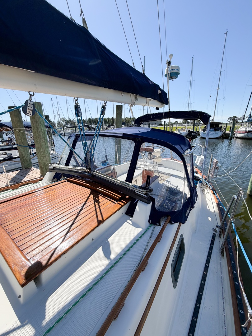 1998 Pacific Seacraft 37