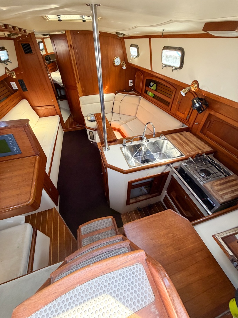 1998 Pacific Seacraft 37