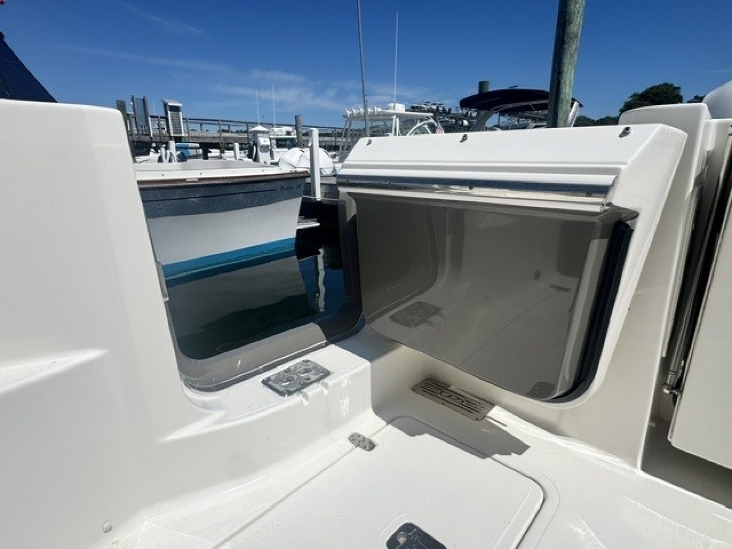 Pursuit 326 DC Yacht For Sale