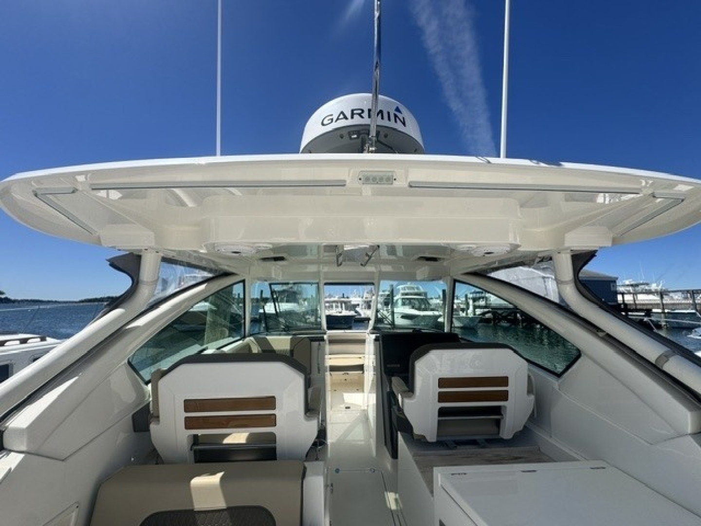 Pursuit 326 DC Yacht For Sale