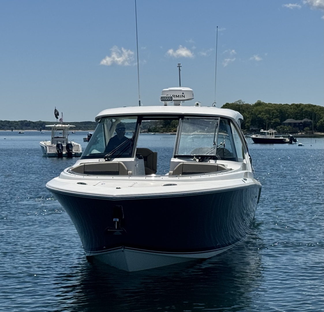 Pursuit 326 DC Yacht For Sale