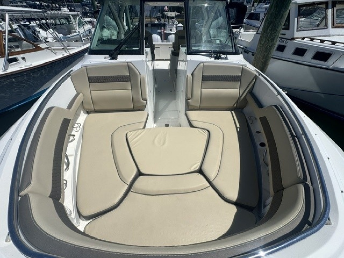 Pursuit 326 DC Yacht For Sale