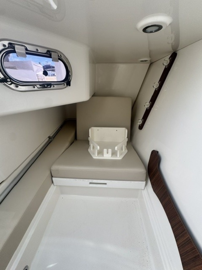 Pursuit 326 DC Yacht For Sale