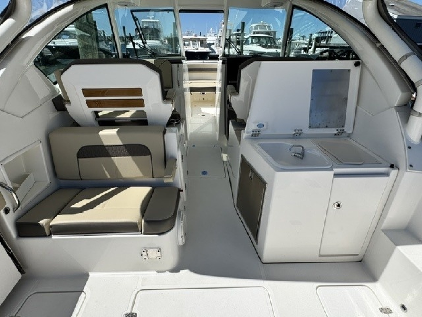 Pursuit 326 DC Yacht For Sale