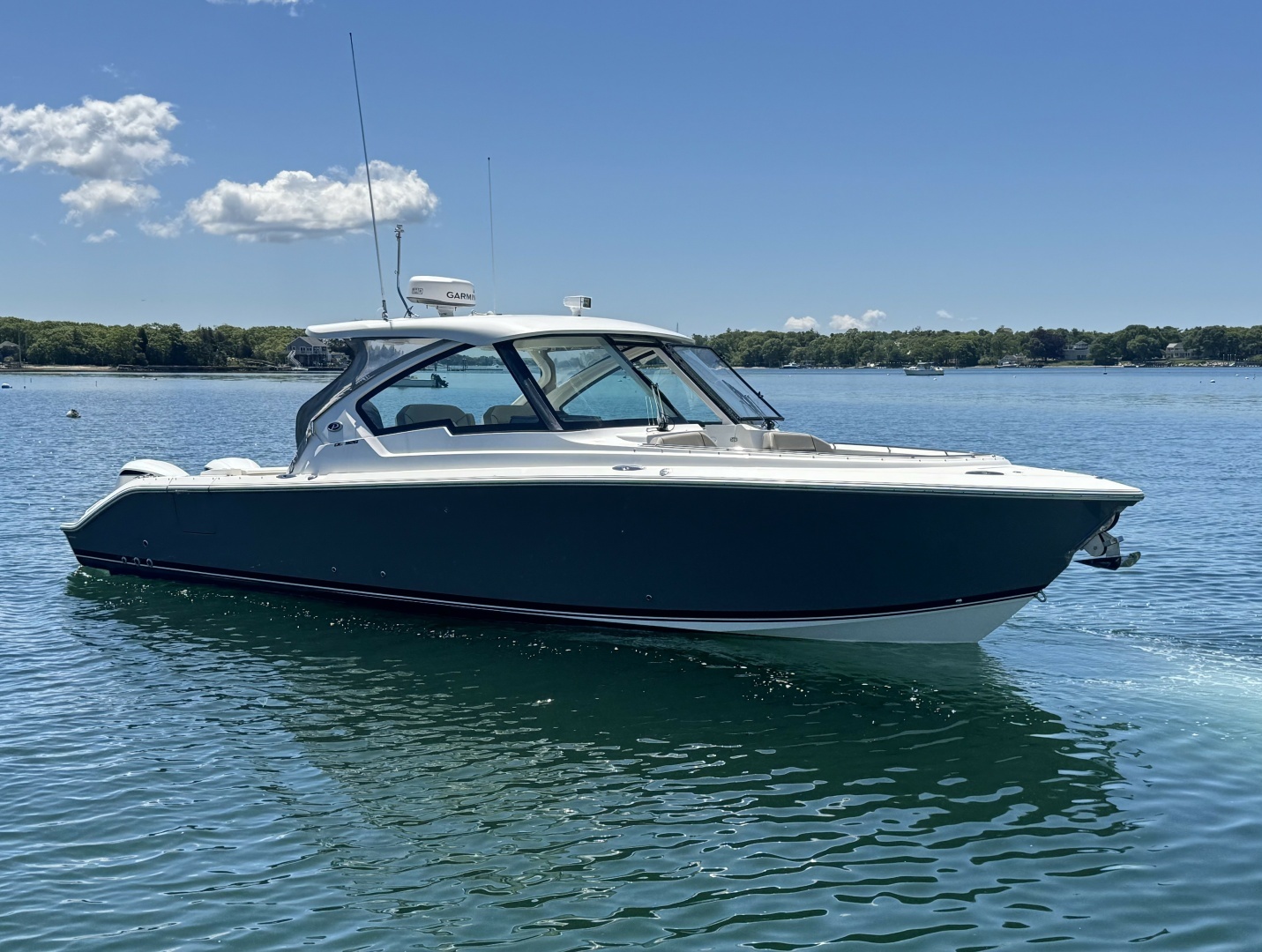 Pursuit 326 DC