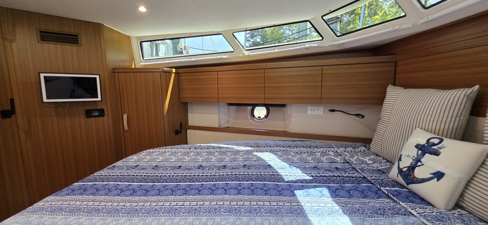 Greenline 40 Hybrid — Come What May - Photo 38