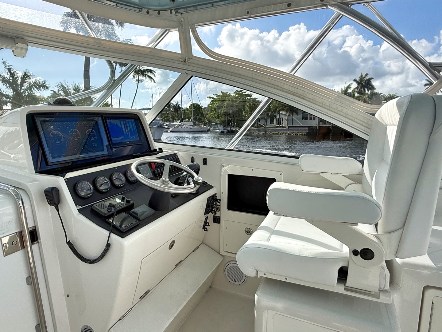 39ft Jupiter Yacht For Sale