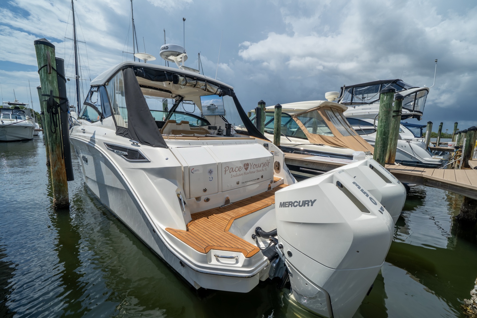 2025 Sea Ray 320 Sundancer