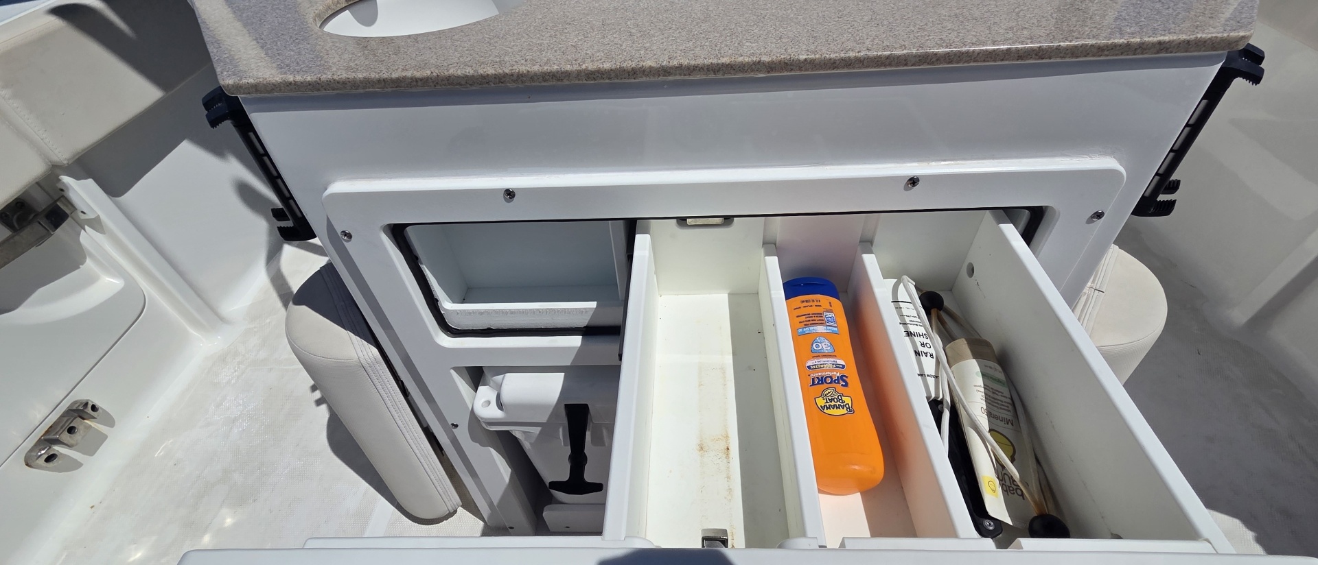 2021 Sea Hunt Escape 27 Center Console