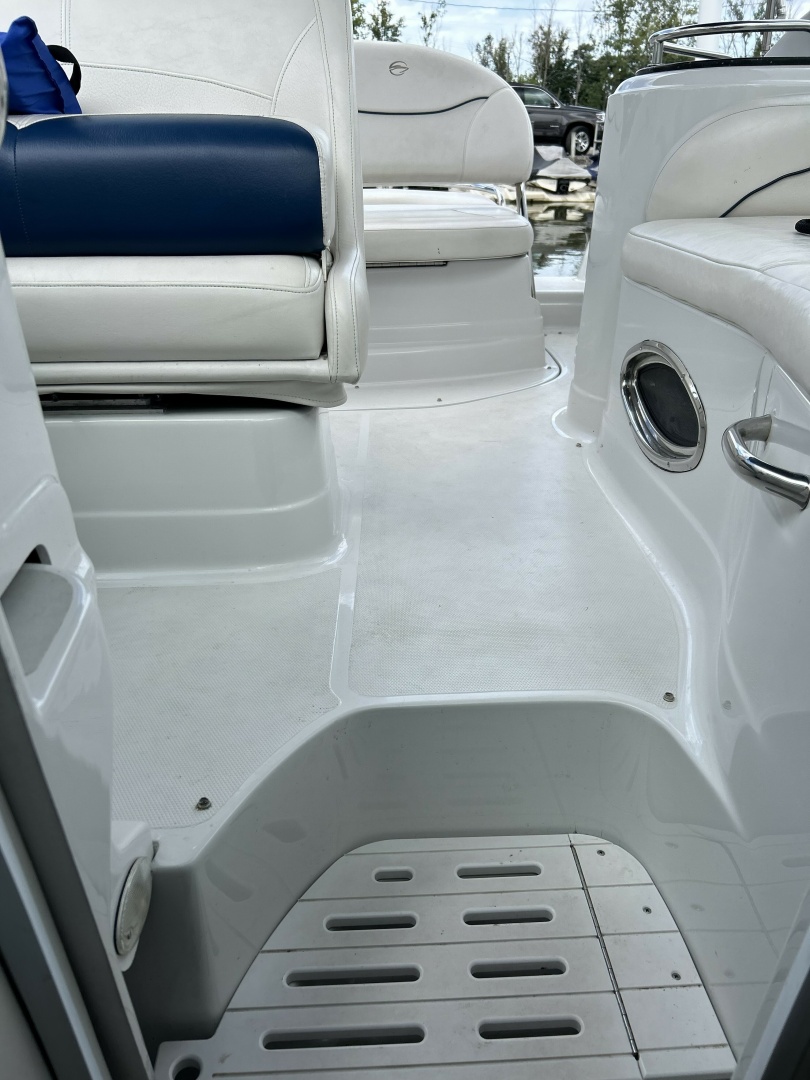 26ft Crownline Yacht For Sale