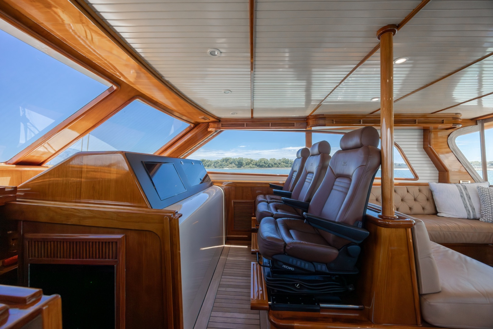 B 58ft Donzi Yacht For Sale