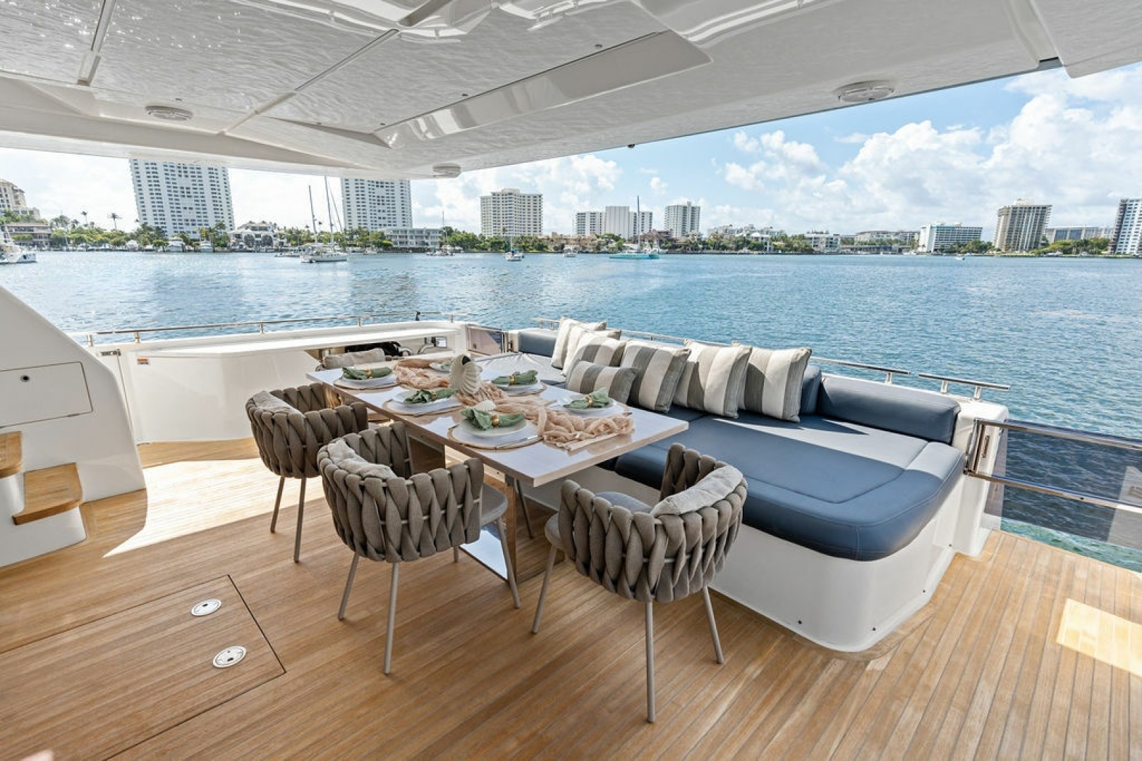 ALTER EGO 85ft Ferretti Yachts Yacht For Sale