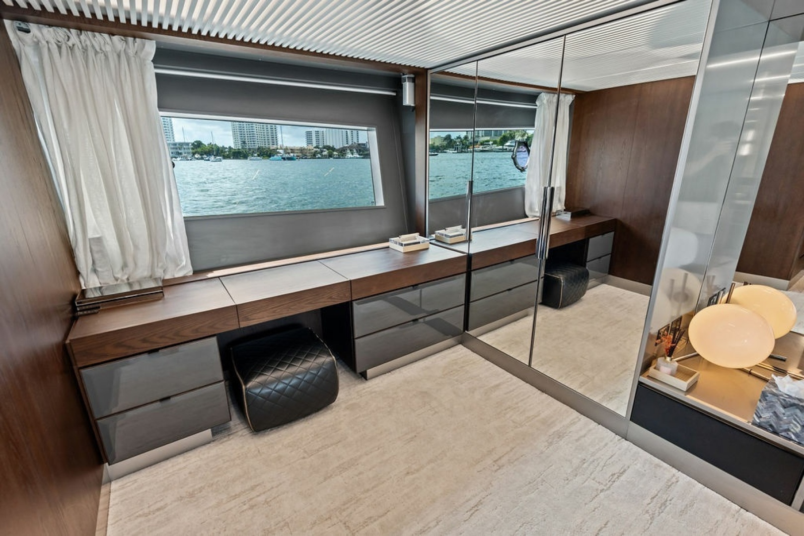 2018 Ferretti Yachts 850 Motoryacht