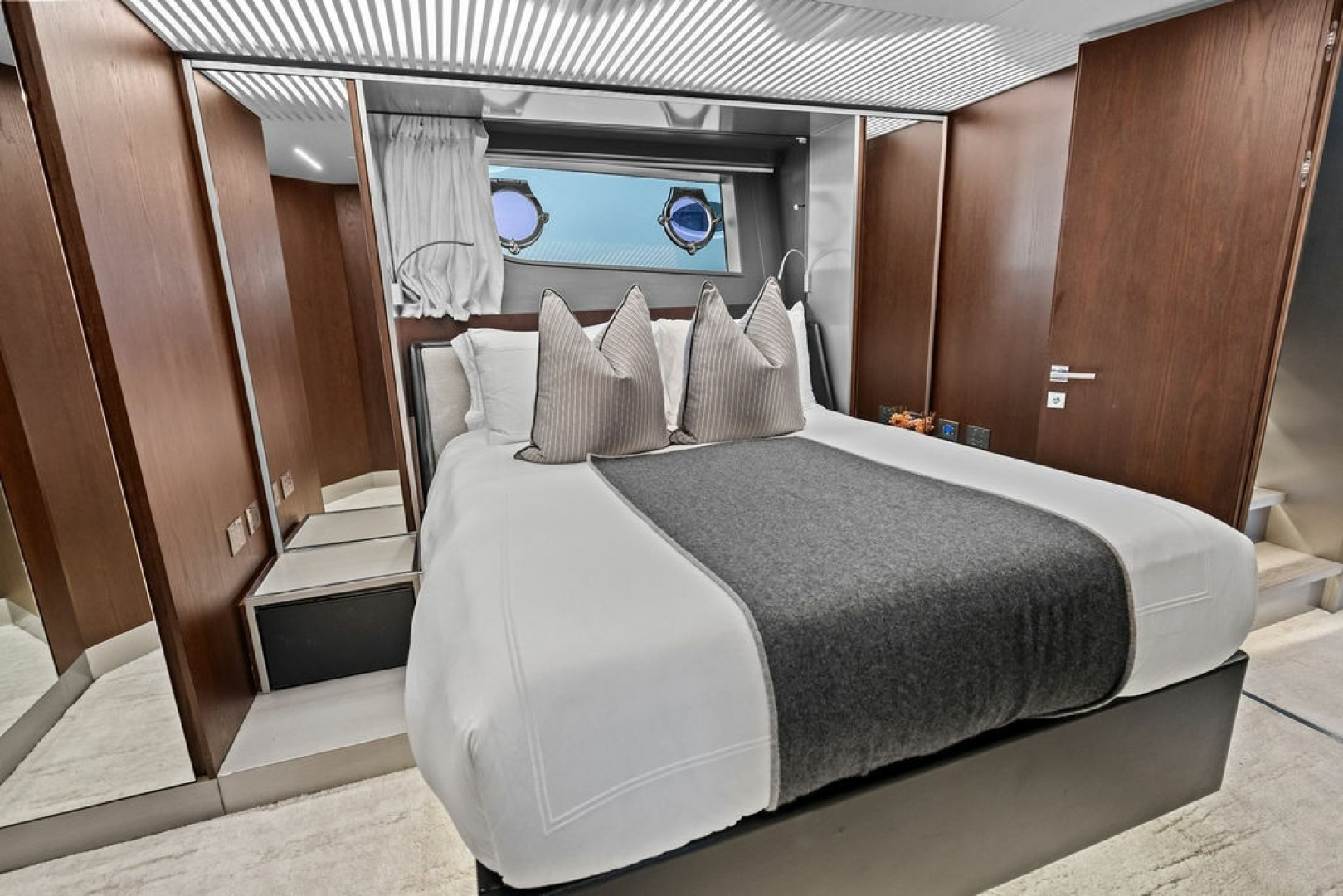 ALTER EGO 85ft Ferretti Yachts Yacht For Sale