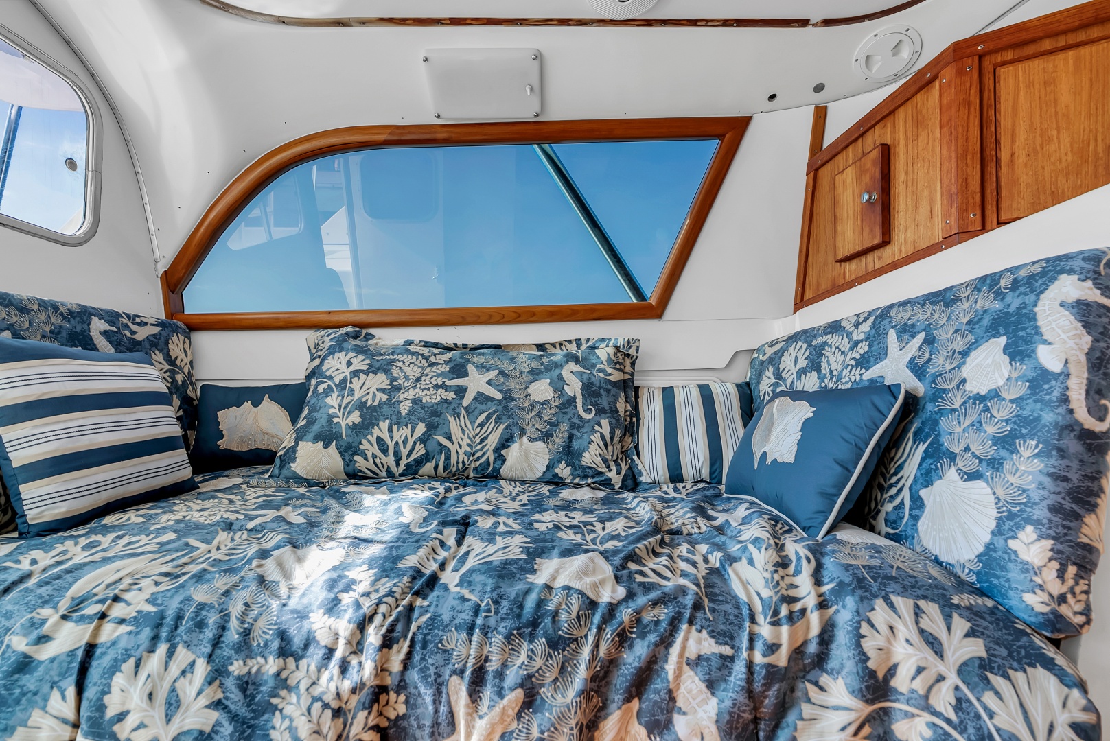 Pic s Kicks 31ft Bertram Yacht For Sale