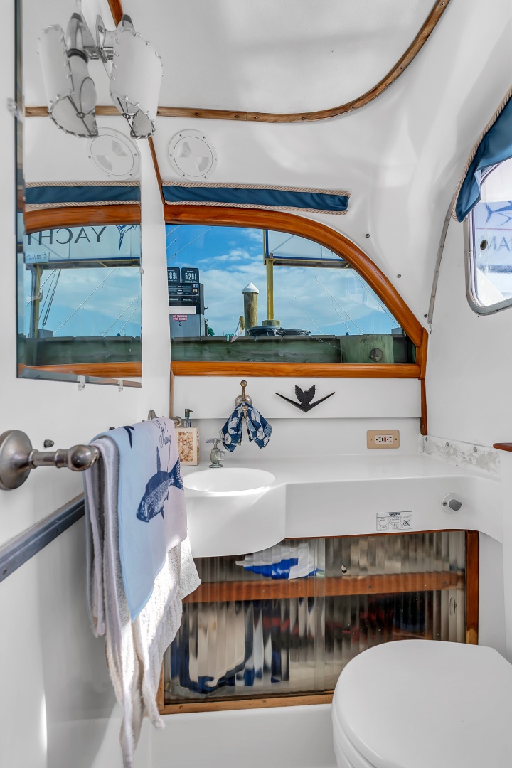 Pic s Kicks 31ft Bertram Yacht For Sale
