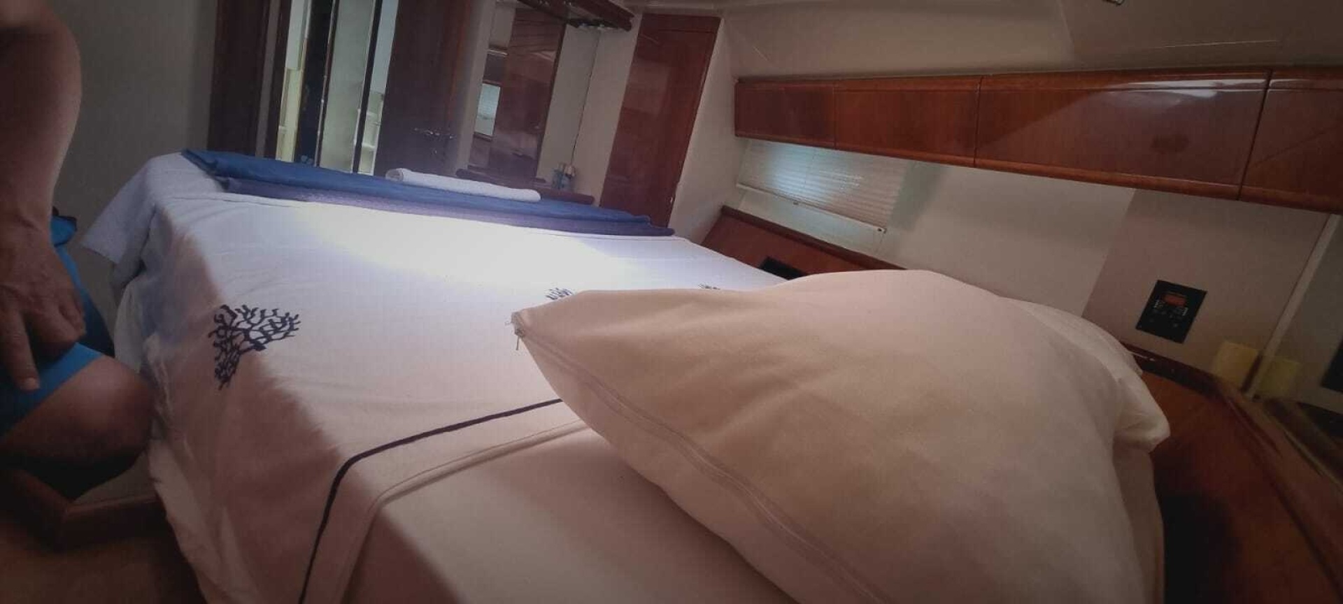 2001 Ferretti Yachts 