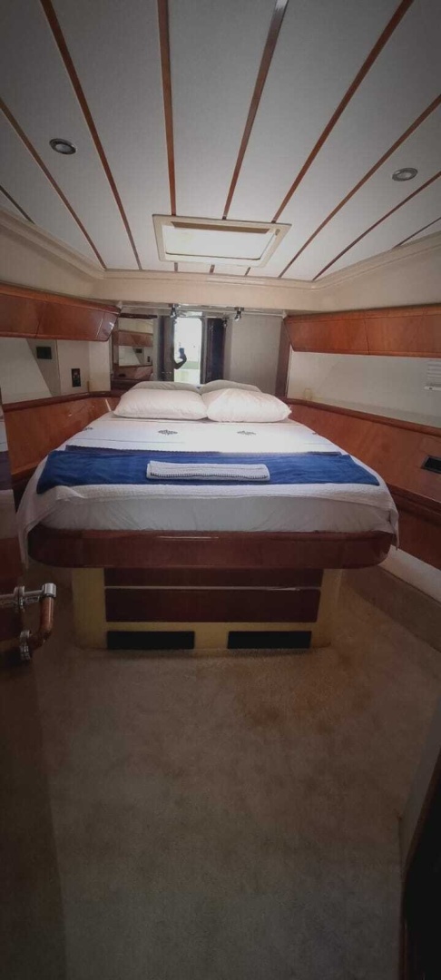 57ft Ferretti Yachts Yacht For Sale