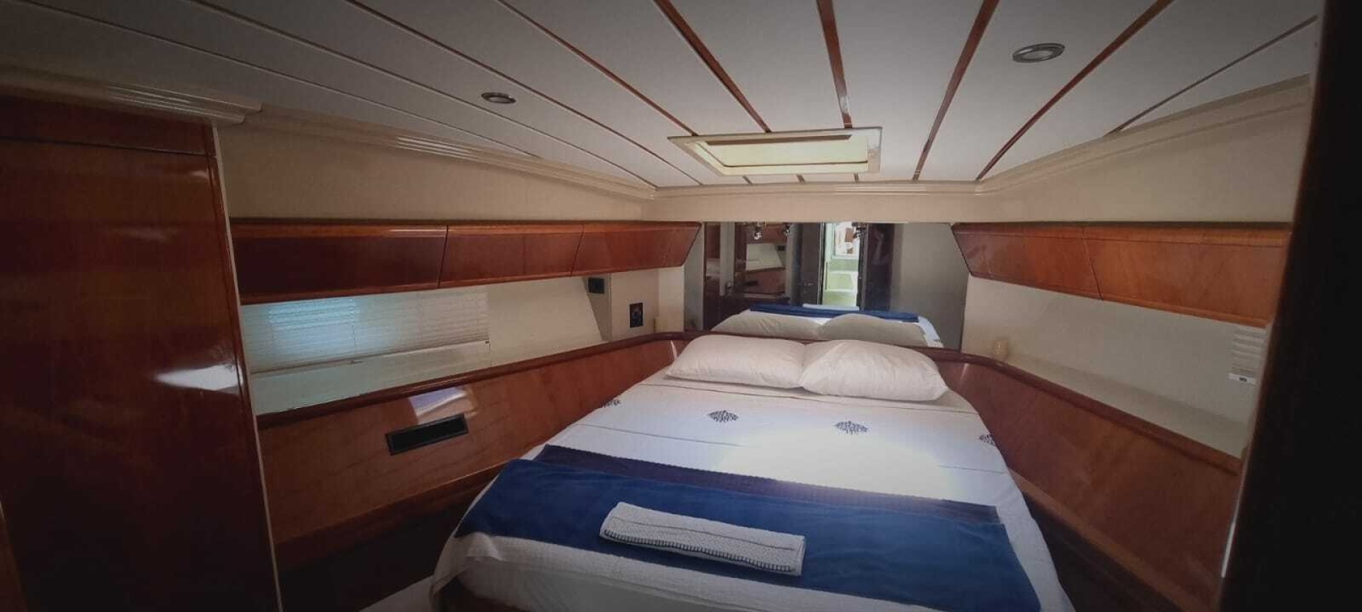 2001 Ferretti Yachts 