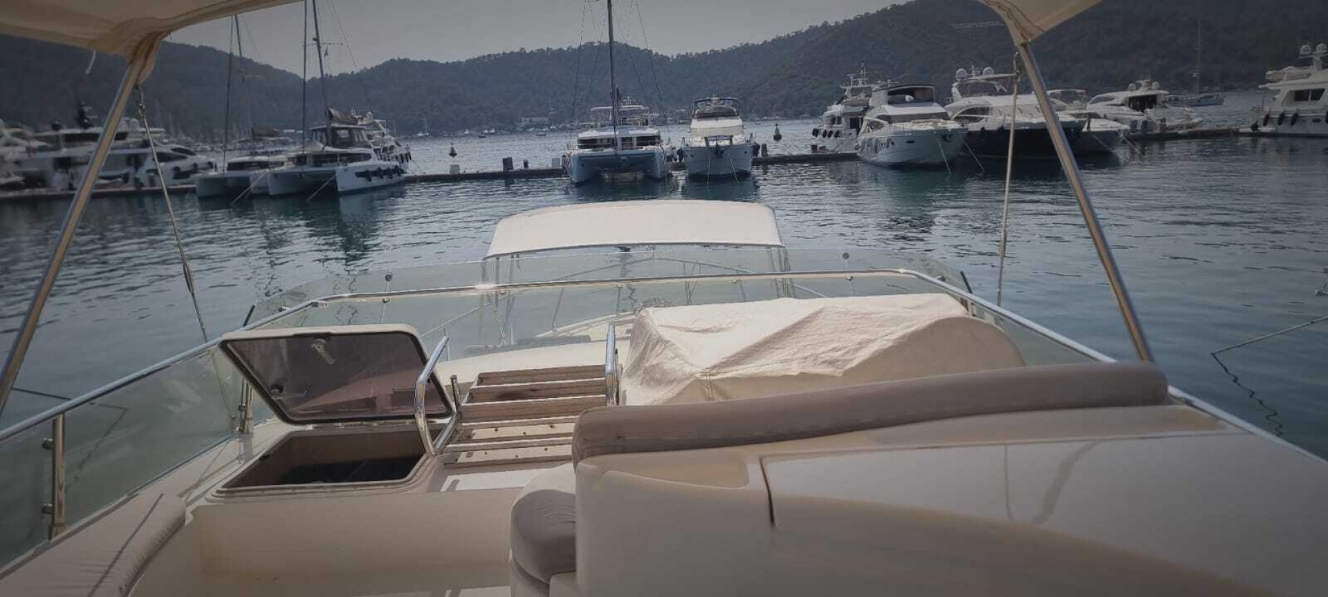 2001 Ferretti Yachts 